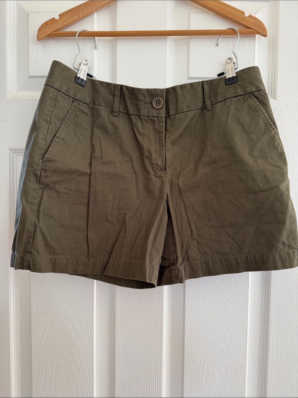 LOFT Women’s Olive Green Cotton 6” Inseam Shorts